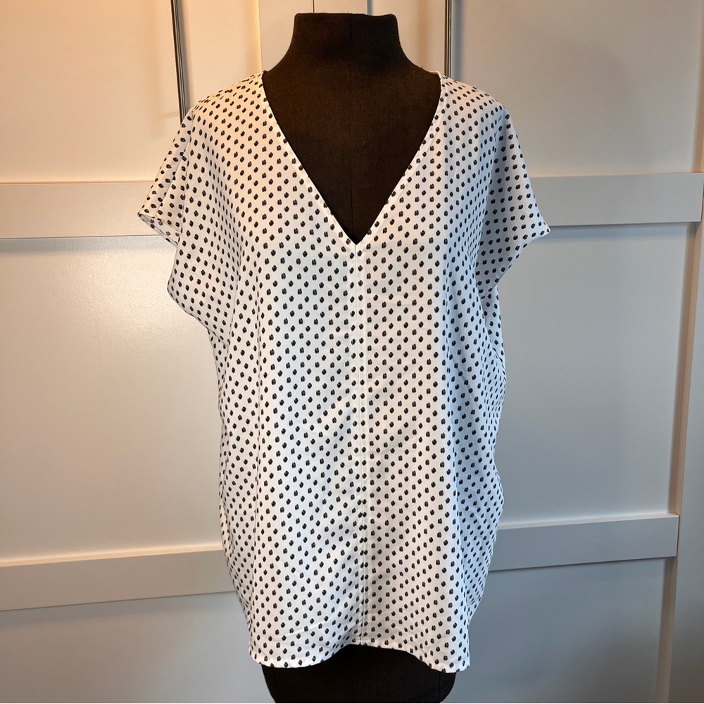 Hilary Radley Black & White Polka Dot V-Neck Blouse Size L
